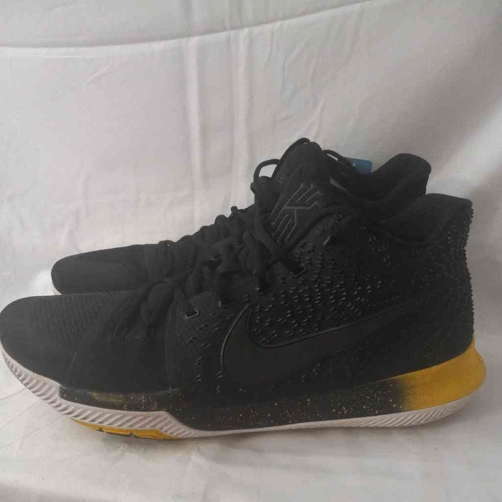 Nike Kyrie 3 Basketball Sneakers Black Yellow Shoes 852395-901  Men’s Size 17